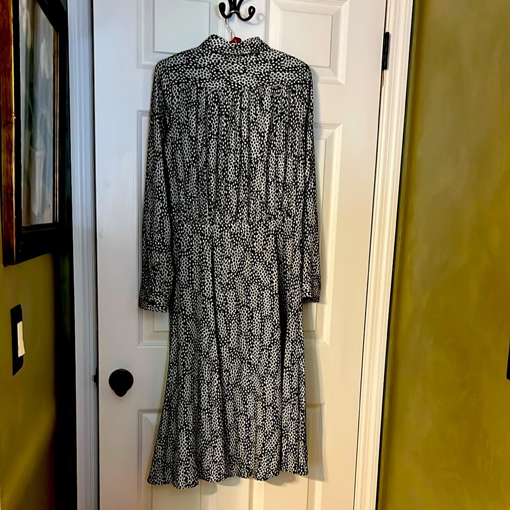 Who What Wear Monochrome Long SleeveMaxi Dress - Picture 5 of 9